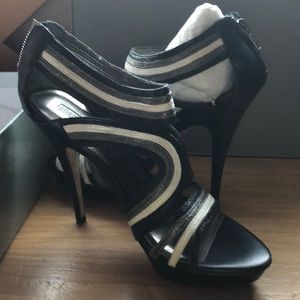 Charles David “tempted” size 9